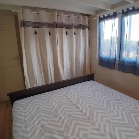 La Maisonnette De Saint-julien Holiday home *